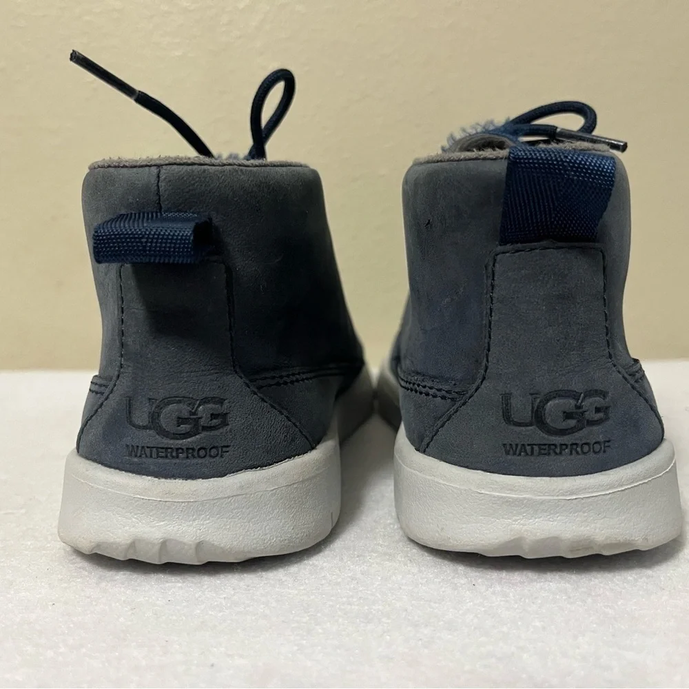 UGG Canoe Waterproof Chukka Boots 1105181K Leather Navy Blue Kids sz 2